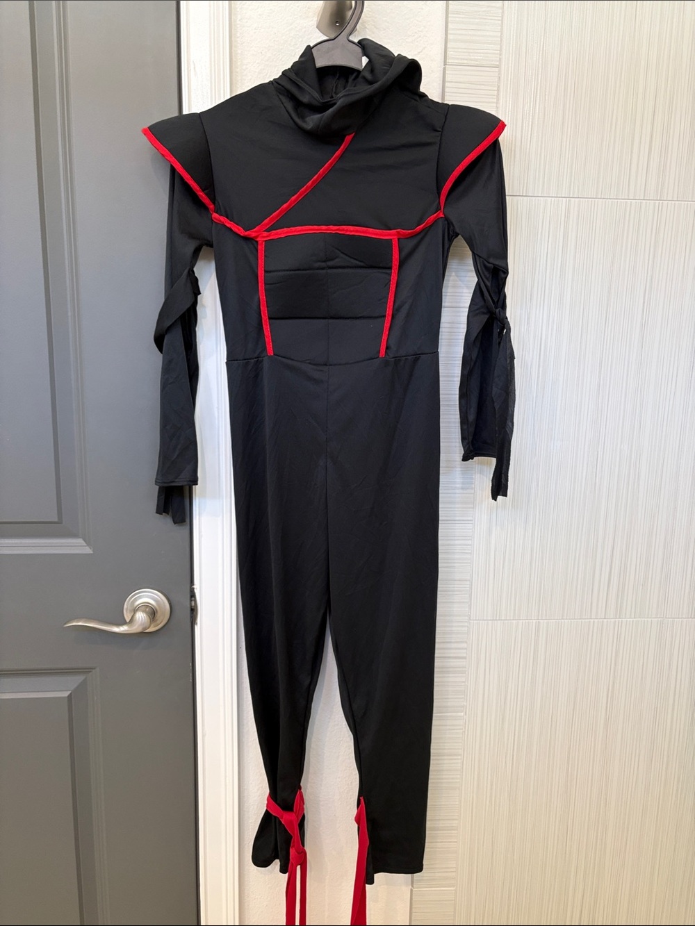 CALIFORNIA COSTUMES Child’s Black and Red Ninja Jumpsuit (Size Childs Medium)